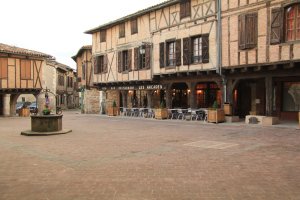 Bar des Arcardes, Castelnau de Montmiral